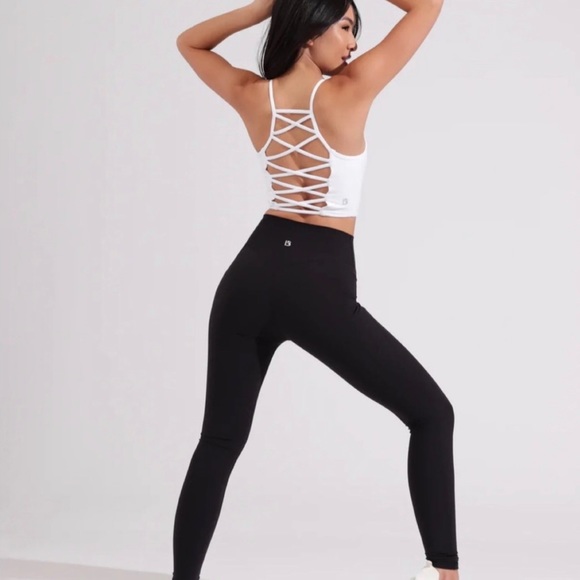 NWT BUFFBUNNY IVY CROP - WHITE S,M,L & XL - Picture 3 of 6